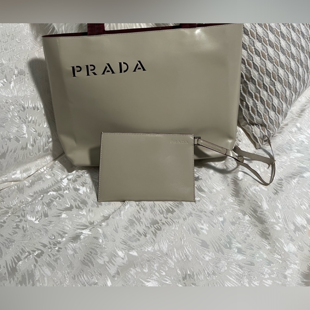 Authentic VINTAGE Prada Vitello Shopping Tote and Pouch - Picture 2 of 8